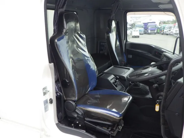 乗車定員は2名です。|いすゞ ギガ 2PG-CXZ77CTの写真6