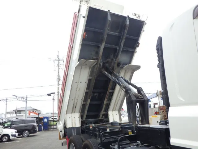ボディー裏側の状態です。|いすゞ ギガ 2PG-CXZ77CTの写真9