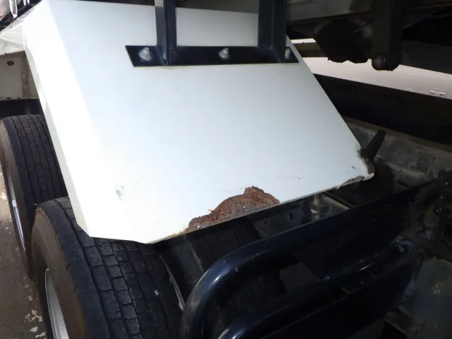 左右のリヤフェンダーにキズ・サビがあります。|いすゞ ギガ 2PG-CXZ77CTの写真30