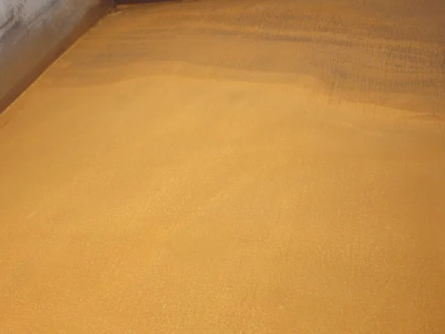 床鉄板にキズ・サビ・ヘコミがあります。|いすゞ ギガ 2PG-CXZ77CTの写真34