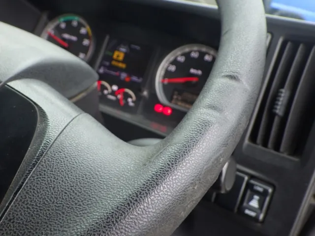 ハンドルにスレがあります。|いすゞ ギガ 2PG-CXZ77CTの写真36