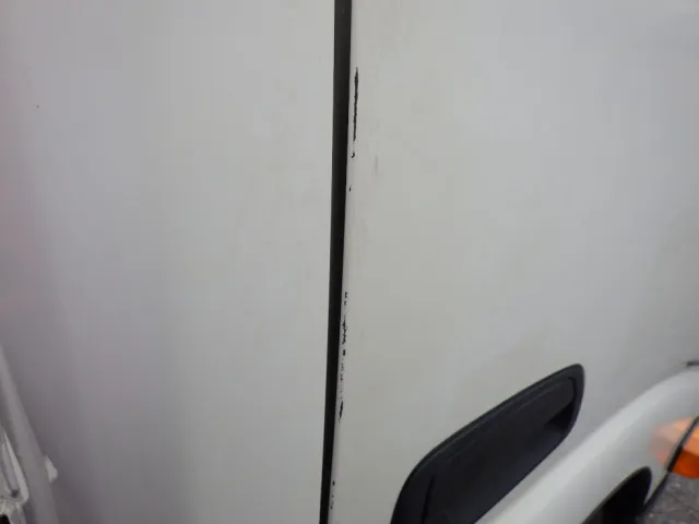 運転席側ドアにキズがあります。|日野 デュトロ TKG-XZU650M(2WD)の写真23