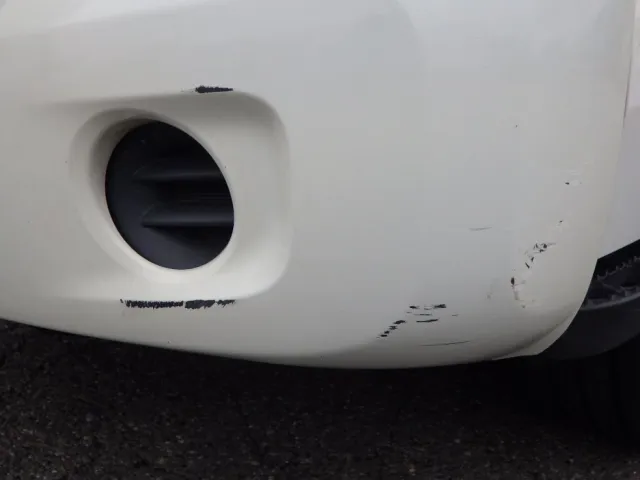 フロントバンパーの助手席側にキズがあります。|日野 デュトロ TKG-XZU650M(2WD)の写真26