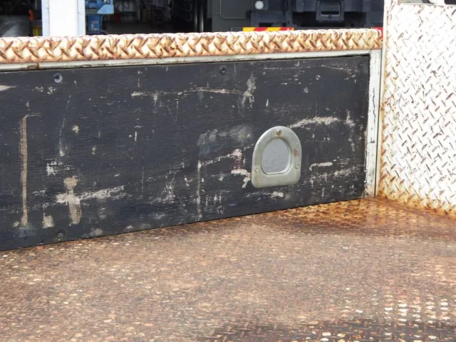 荷台ベニヤ板にキズがあります。|日野 デュトロ TKG-XZU650M(2WD)の写真35