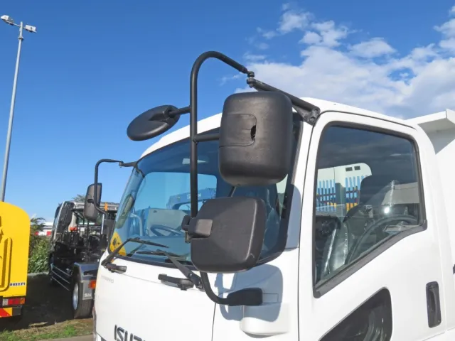 助手席側ミラーにキズ・スレがあります。|いすゞ フォワード 2PG-FRR90S1(2WD)の写真18