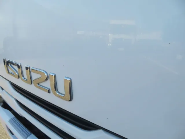 フロントパネルに細かいキズがあります。|いすゞ フォワード 2PG-FRR90S1(2WD)の写真19