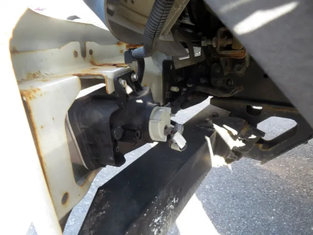 フロントバンパー内部にサビがあります。（左右）|いすゞ フォワード 2PG-FRR90S1(2WD)の写真25