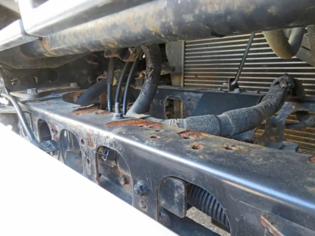 フロントバンパー内部のクロスメンバーにサビがあります。|いすゞ フォワード 2PG-FRR90S1(2WD)の写真26