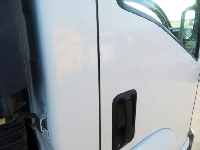 運転席側ドアに小さいキズがあります。|いすゞ フォワード 2PG-FRR90S1(2WD)の写真29