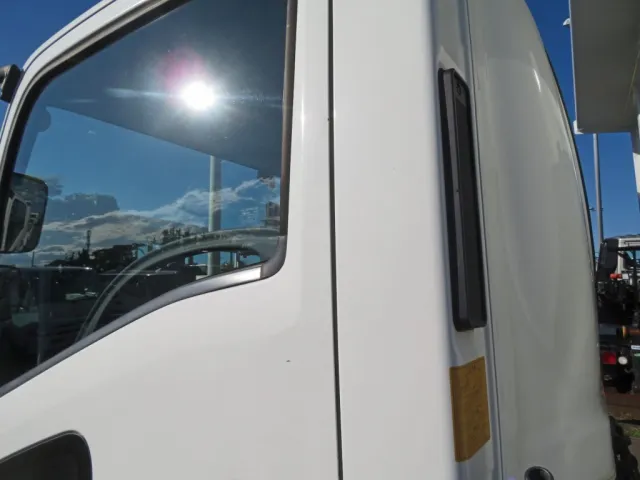 助手席側ドアに細かいキズがあります。|いすゞ フォワード 2PG-FRR90S1(2WD)の写真38