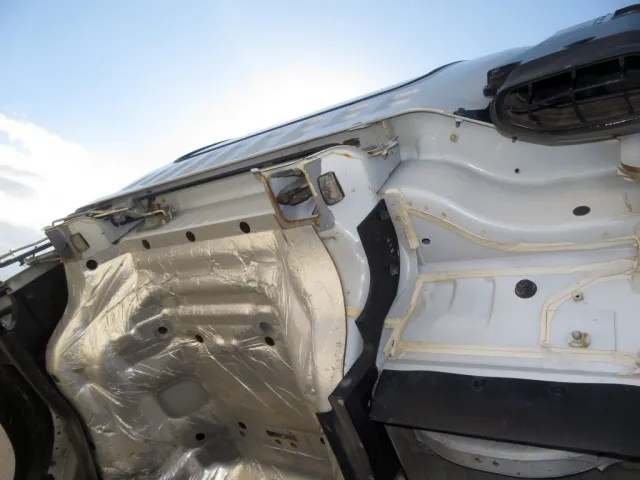 キャブ後方に軽いサビがあります。|いすゞ フォワード 2PG-FRR90S1(2WD)の写真40