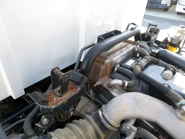 キャブ後方マウントにサビがあります。|いすゞ フォワード 2PG-FRR90S1(2WD)の写真41