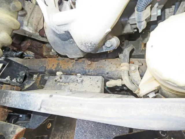 シャーシ上部にサビがあります。|いすゞ フォワード 2PG-FRR90S1(2WD)の写真44