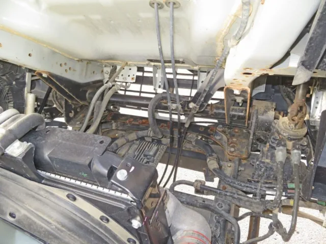 キャブ下にサビがあります。|いすゞ フォワード 2PG-FRR90S1(2WD)の写真46