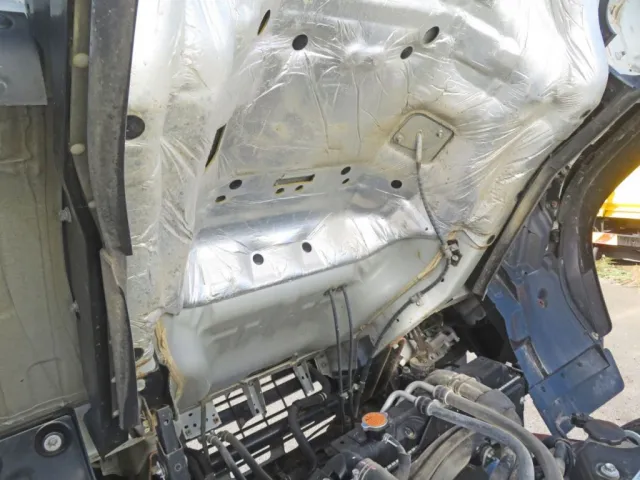 キャブ下に少しサビがあります。|いすゞ フォワード 2PG-FRR90S1(2WD)の写真47