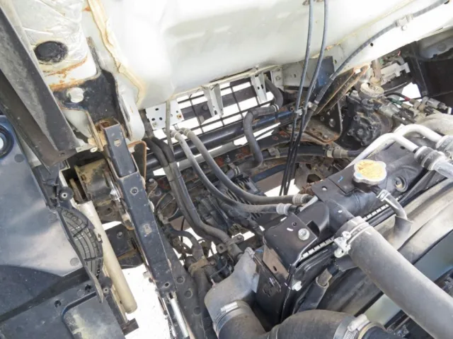 キャブ下にサビがあります。|いすゞ フォワード 2PG-FRR90S1(2WD)の写真48