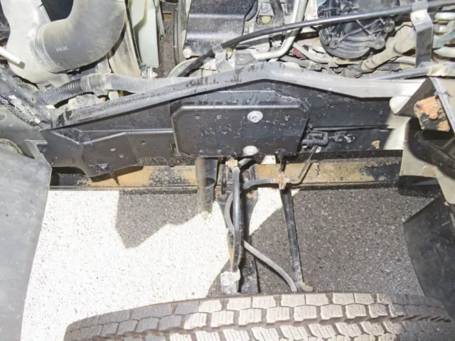 脚廻りにサビがあります。|いすゞ フォワード 2PG-FRR90S1(2WD)の写真49