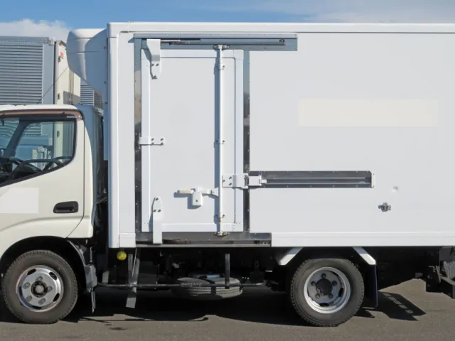 サイドドア付きです。|日野 デュトロ 2RG-XZC605M(2WD)の写真7