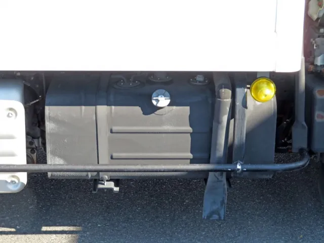 燃料タンクは80Lです。|日野 デュトロ 2RG-XZC605M(2WD)の写真19