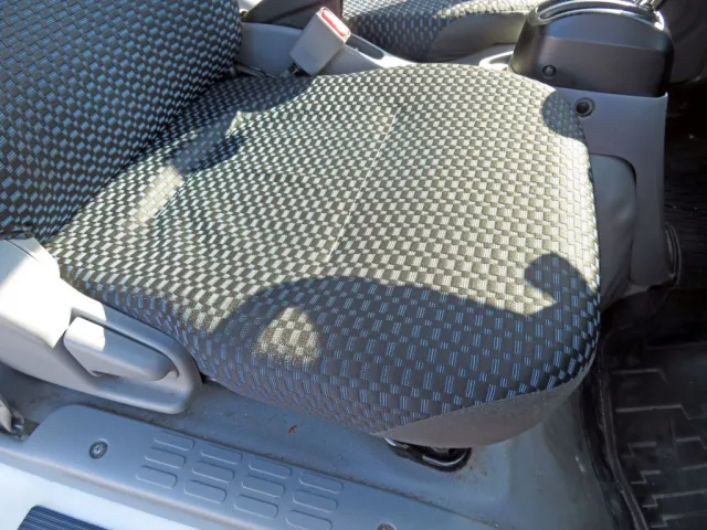 運転席座面の状態です。|日野 デュトロ 2RG-XZC605M(2WD)の写真31