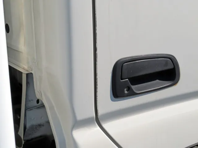 運転席ドア後端にキズがあります。|日野 デュトロ 2RG-XZC605M(2WD)の写真40