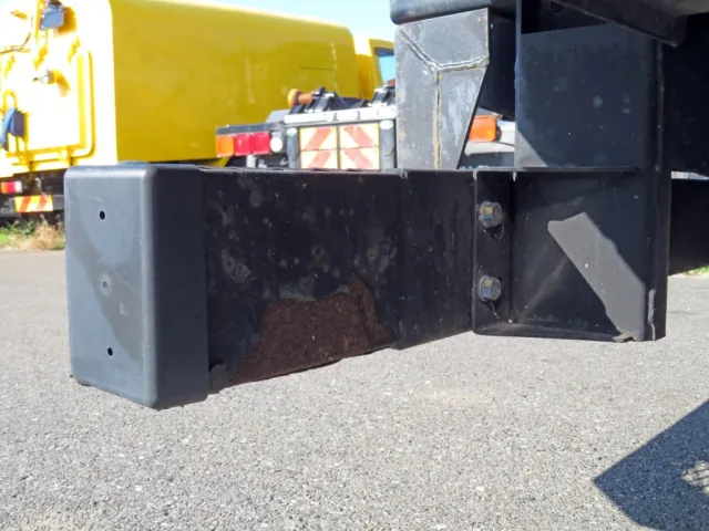 リアバンパー内側にサビがあります。|日野 デュトロ 2RG-XZC605M(2WD)の写真47