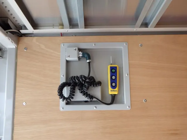 ゲートの操作スイッチです。|トヨタ アトラス 2KG-XZU712(2WD)の写真15