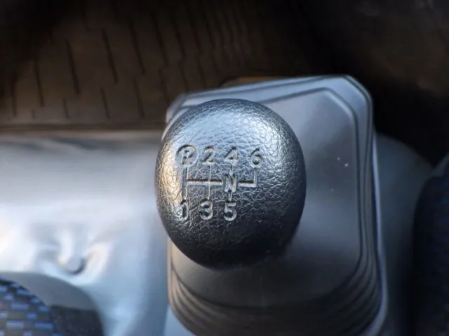 MT6速です。|トヨタ アトラス 2KG-XZU712(2WD)の写真20