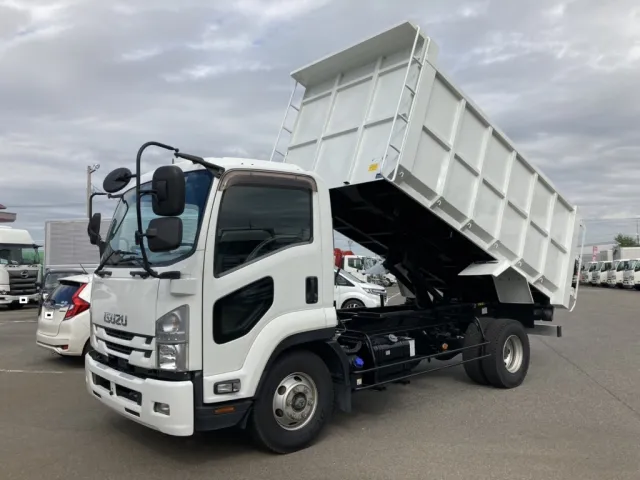 いすゞの4トン土砂禁ダンプです。ダンプは新品袈装です。|いすゞ フォワード 2RG-FRR90S2(2WD)の写真1