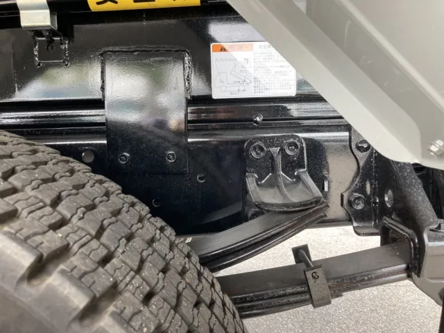 シャーシとスプリングの状態です。|いすゞ フォワード 2RG-FRR90S2(2WD)の写真6