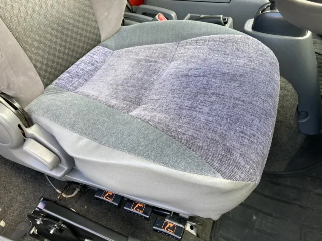 シート座面の状態です。|いすゞ フォワード 2RG-FRR90S2(2WD)の写真11