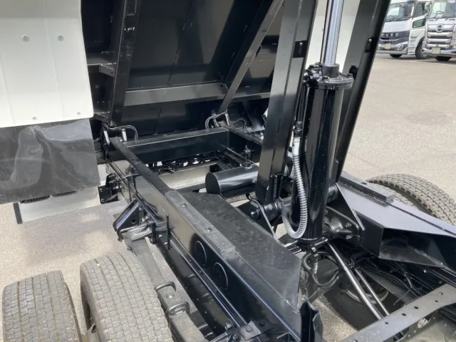 ホイストとシャーシ周りの状態です。|いすゞ フォワード 2RG-FRR90S2(2WD)の写真20