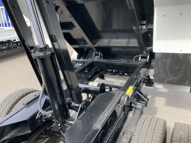 ホイストとシャーシ周りの状態です。|いすゞ フォワード 2RG-FRR90S2(2WD)の写真21