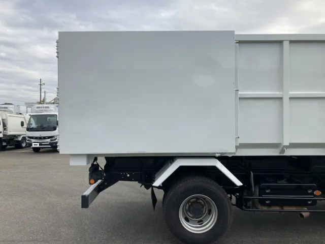 リアゲート裏の状態です。|いすゞ フォワード 2RG-FRR90S2(2WD)の写真26