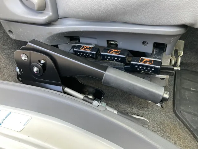 車内のダンプレバーです。|いすゞ フォワード 2RG-FRR90S2(2WD)の写真34