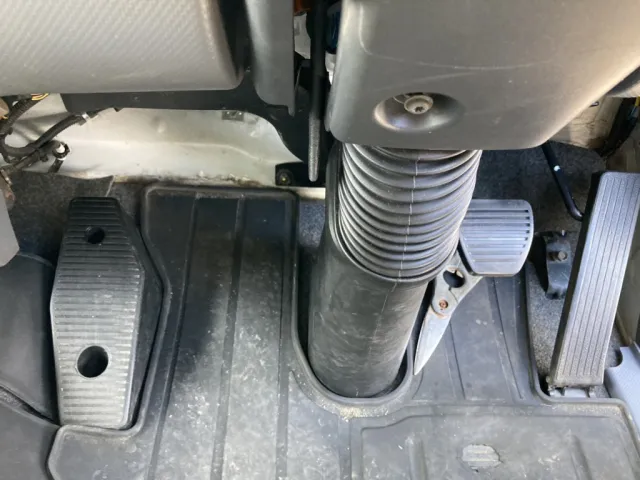 2ペダルです。|いすゞ フォワード 2RG-FRR90S2(2WD)の写真37