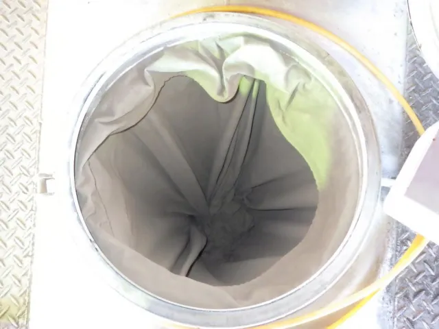 タンク内部の状態です。|日野 プロフィア QKG-FR1APBAの写真8