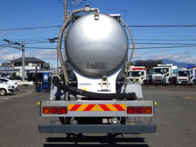 タンクの外観状態状態です。|日野 プロフィア QKG-FR1APBAの写真9