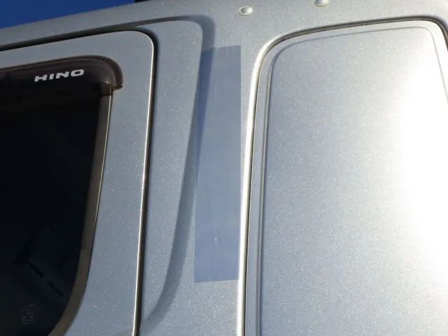 左右のクォーターパネルに塗装跡があります。|日野 プロフィア QKG-FR1APBAの写真23