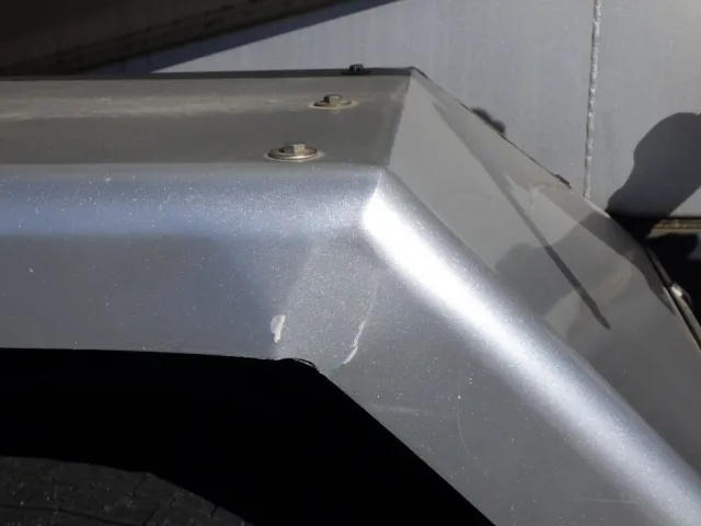 左右のリヤフェンダーに曲がりがあります。|日野 プロフィア QKG-FR1APBAの写真30