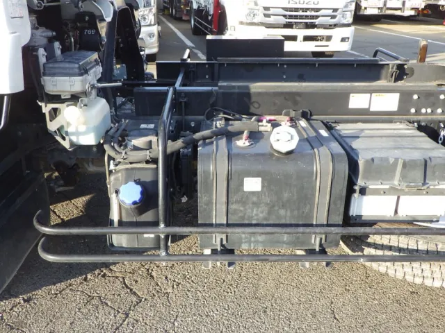 燃料タンクは90Lです。|いすゞ フォワード 2RG-FRR90S2(2WD)の写真14