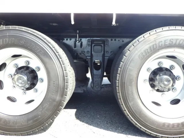 タイヤ間の状態です。(エアサスです)|三菱 スーパーグレート 2PG-FS74HZの写真5