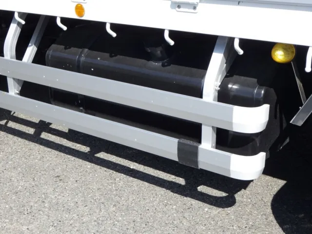 燃料タンクは300Lです。|三菱 スーパーグレート 2PG-FS74HZの写真18