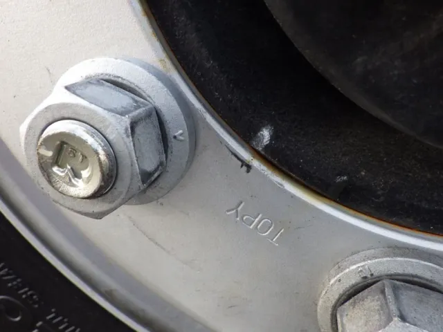 各ホィールにキズがあります。|三菱 スーパーグレート 2PG-FS74HZの写真40