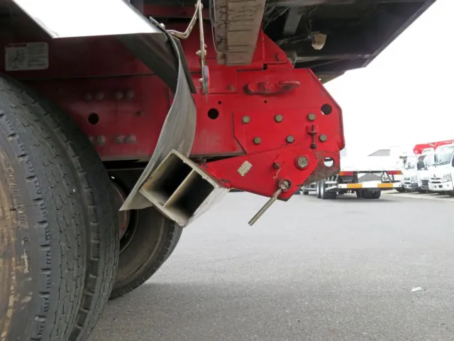 リアバンパーを格納した状態です。|三菱 スーパーグレート QKG-FV60VXの写真14