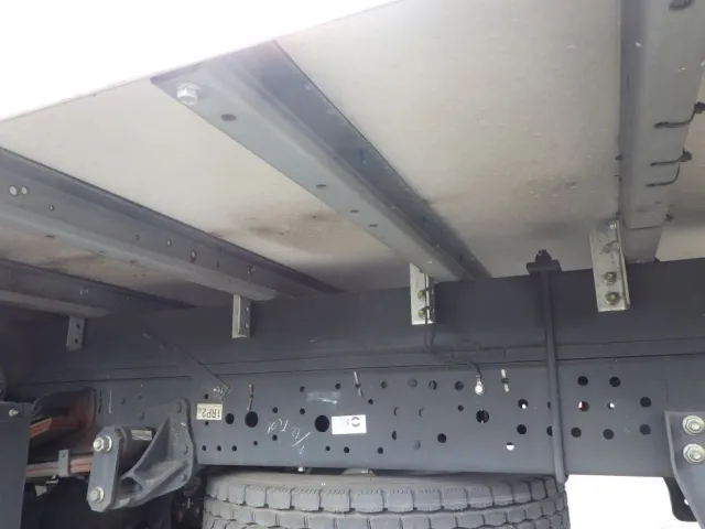 シャーシとネタの状態です。(ネタは鉄製です)|いすゞ エルフ 2RG-NPR88YN(2WD)の写真7