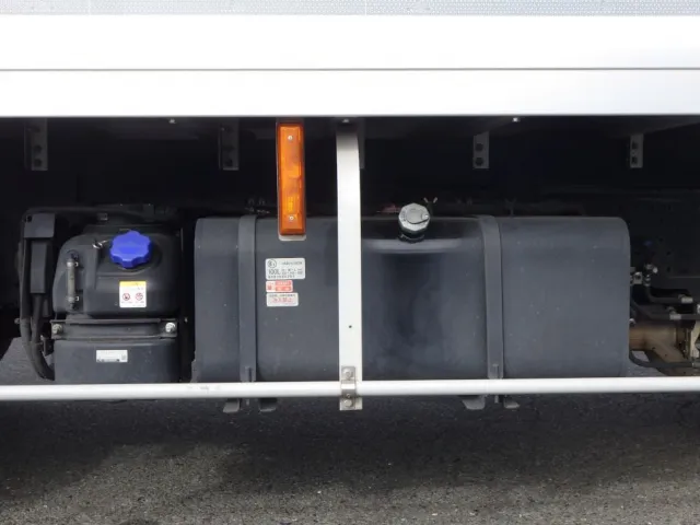 燃料タンクは100Lです。|いすゞ エルフ 2RG-NPR88YN(2WD)の写真17