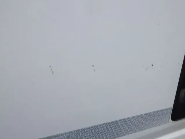 助手席側ドアにキズがあります。|いすゞ エルフ 2RG-NPR88YN(2WD)の写真24