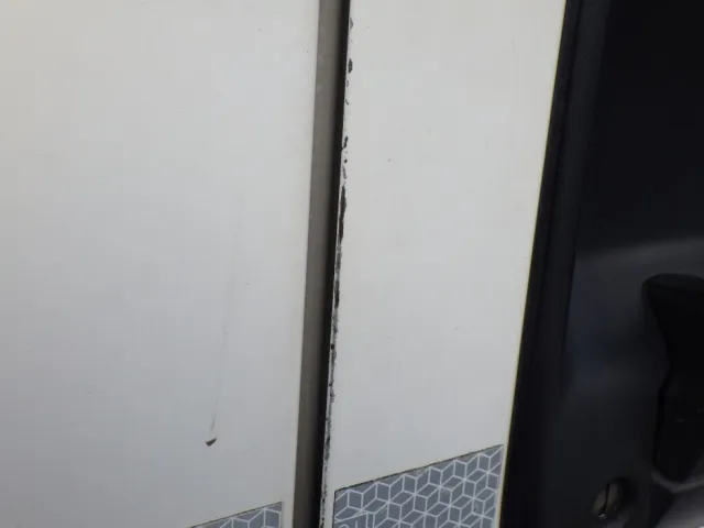 運転席側ドアにキズがあります。|いすゞ エルフ 2RG-NPR88YN(2WD)の写真25