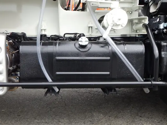 燃料タンクは１００Lです。|日野 デュトロ 2KG-XZU600E(2WD)の写真23